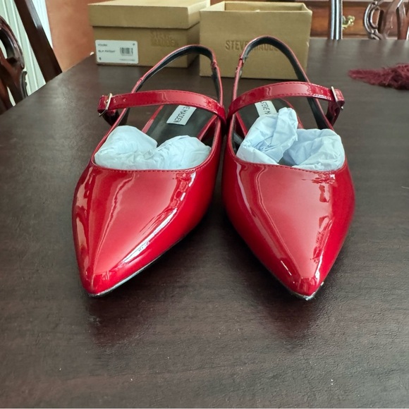 Steve Madden Yourk Red Patent Sling Back Pointed Toe Shoe - Picture 5 of 17